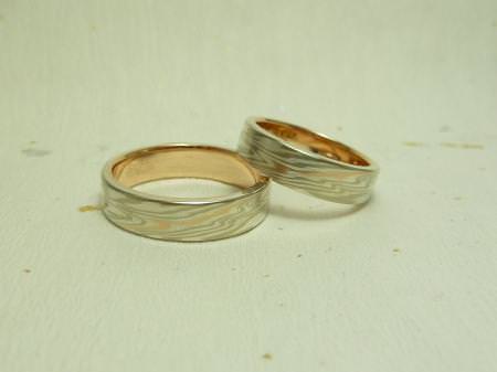 http://www.mokumeganeya.com/blog/customer/assets_c/2011/07/110703木目金の結婚指輪　銀座002-thumb-450x337-7047.jpg